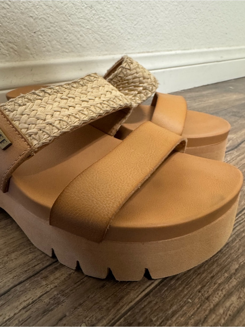 Reef Cushion Vista Higher Platform Sandal in Natural Raffia. Sz 8. Worn once. - Picture 4 of 12